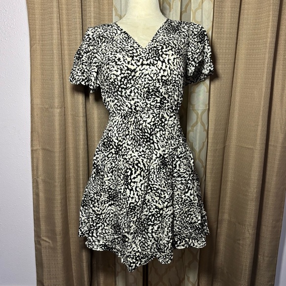 Time and Tru Dresses & Skirts - Time and Tru Black and White Mini Dress